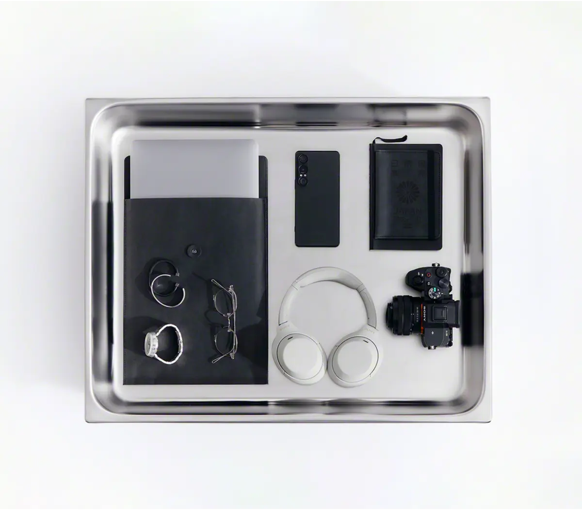 Sony WH-1000XM4C in Platinum Silver, product view 2
